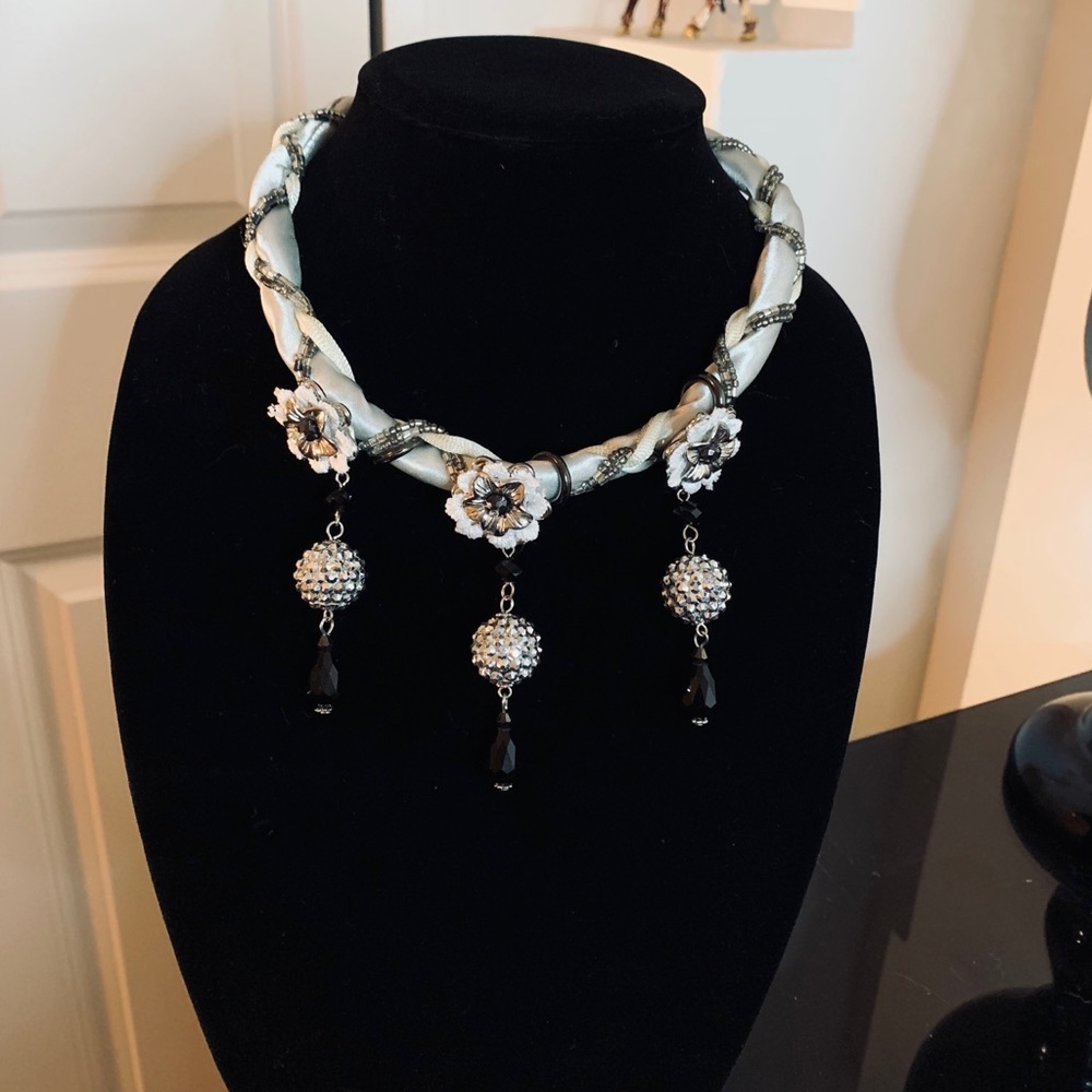 Unique vintage necklace🖤🤍